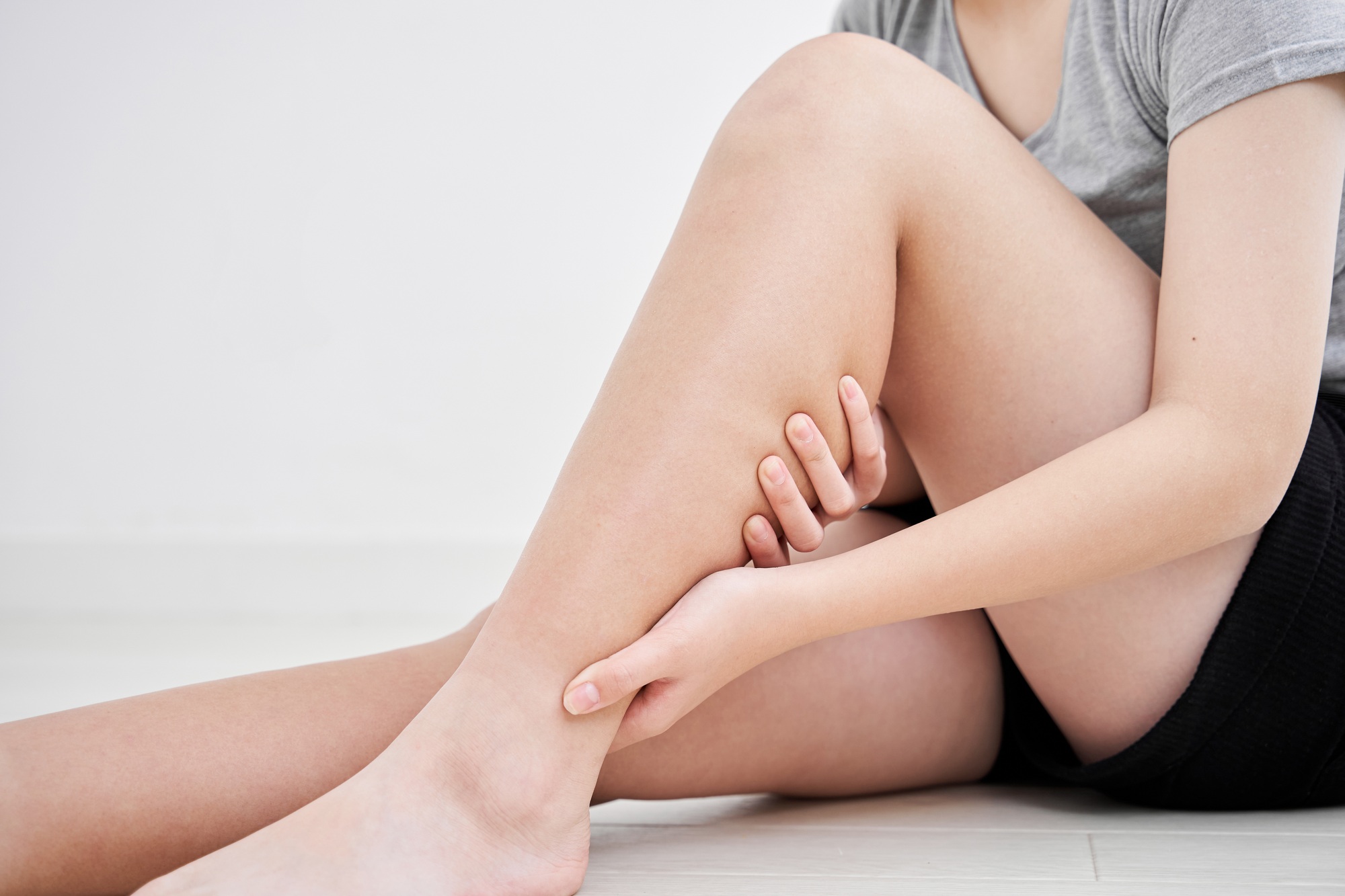 Japanese middle school girls concerned about swollen feet